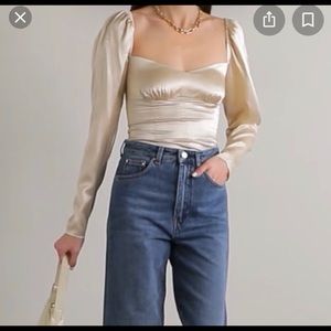 Barely worn. Beautiful just doesn’t fit me well. Great quality.